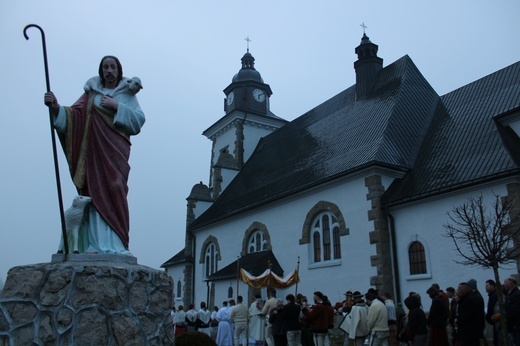 Procesja rezurekcyjna w Miętustwie