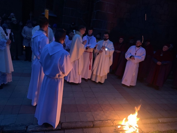 Wigilia Paschalna w parafiach diecezji świdnickiej