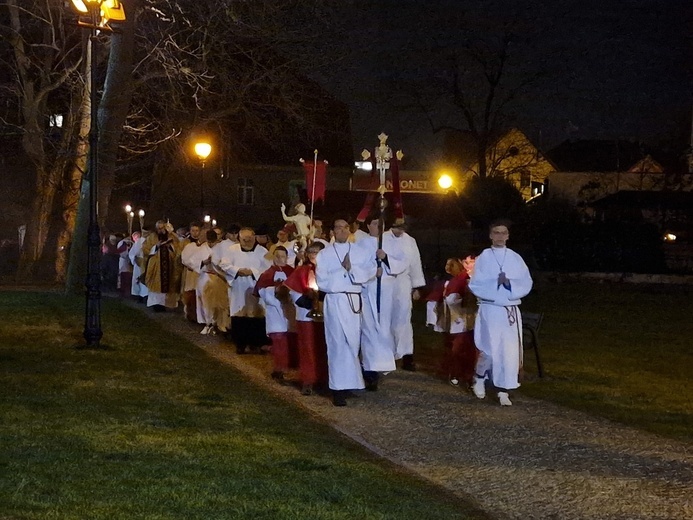 Wigilia Paschalna w parafiach diecezji świdnickiej