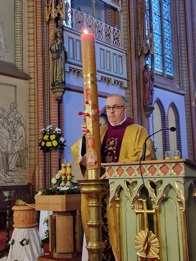 Wigilia Paschalna w parafiach diecezji świdnickiej