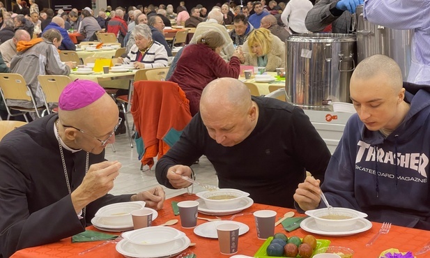 Abp Galbas podczas śniadania dla ubogich i samotnych: To jest czysta Ewangelia    