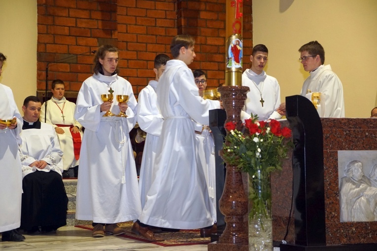 Świdnica. Wigilia Paschalna u Królowej Polski z chrztem katechumena