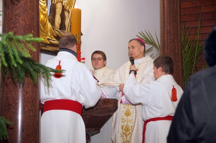 Świdnica. Wigilia Paschalna u Królowej Polski z chrztem katechumena