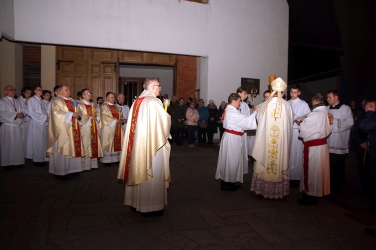 Świdnica. Wigilia Paschalna u Królowej Polski z chrztem katechumena