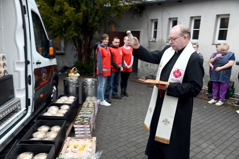 Świdnicka Caritas dzieli się nie tylko jajkiem 