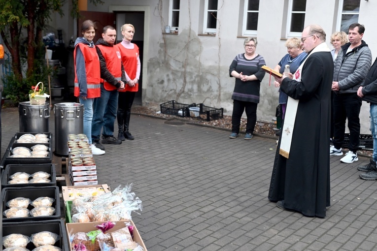 Świdnicka Caritas dzieli się nie tylko jajkiem 