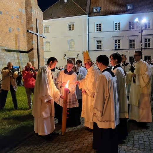 Płock. Wigilia Paschalna w katedrze