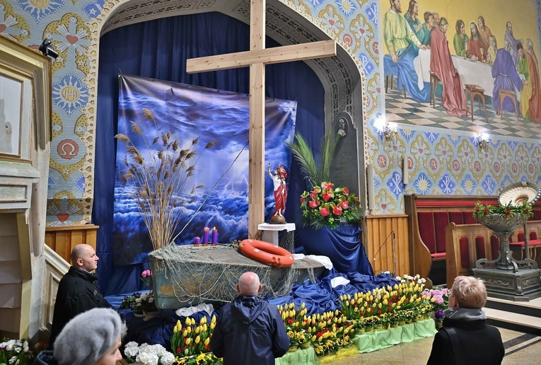Płońsk. Grób Pański w parafii pw. św. Michała Archanioła