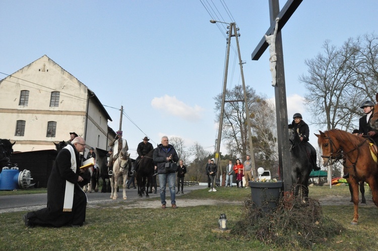 Wielkanocna procesja konna w Żędowicach