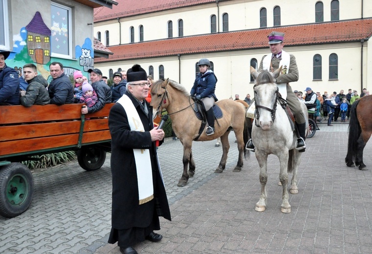 Wielkanocna procesja konna w Żędowicach