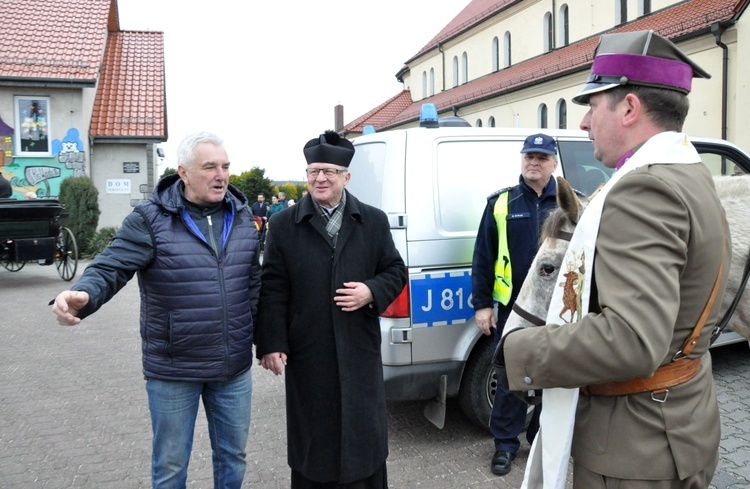 Wielkanocna procesja konna w Żędowicach