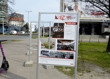 W Gdańsku zdewastowano wystawę o św. Janie Pawle II