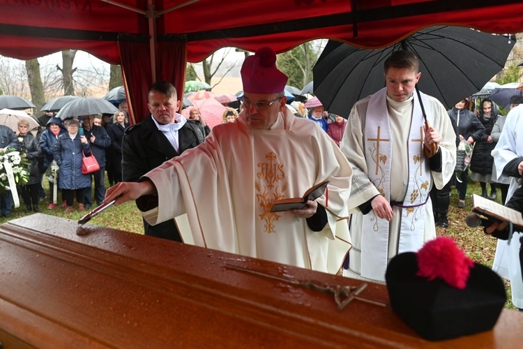 Pogrzeb ks. Stanisława Pająka, który służył na wałbrzyskim Poniatowie 43 lata