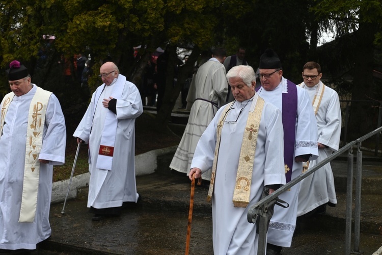 Pogrzeb ks. Stanisława Pająka, który służył na wałbrzyskim Poniatowie 43 lata