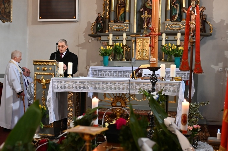 Pogrzeb ks. Stanisława Pająka, który służył na wałbrzyskim Poniatowie 43 lata