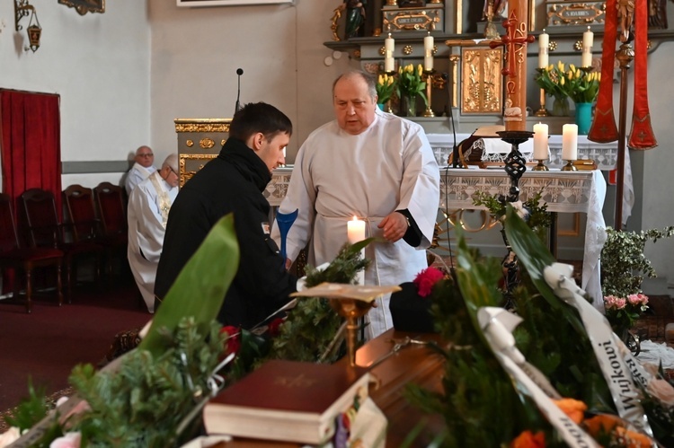 Pogrzeb ks. Stanisława Pająka, który służył na wałbrzyskim Poniatowie 43 lata