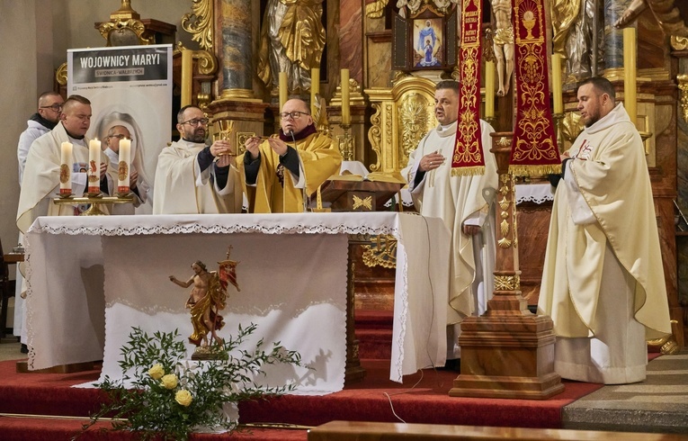 Świerki. Zawierzyli kapłanów Matce Bożej