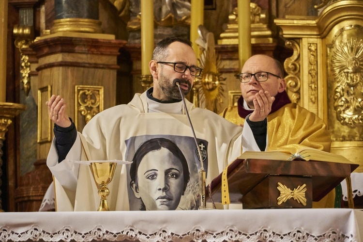 Świerki. Zawierzyli kapłanów Matce Bożej