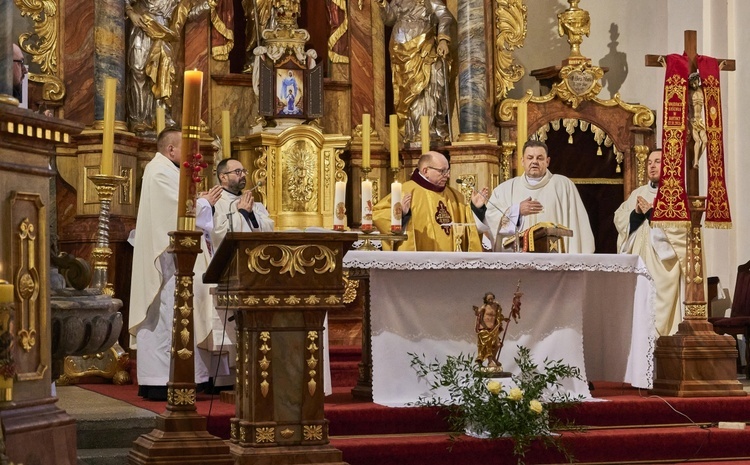 Świerki. Zawierzyli kapłanów Matce Bożej