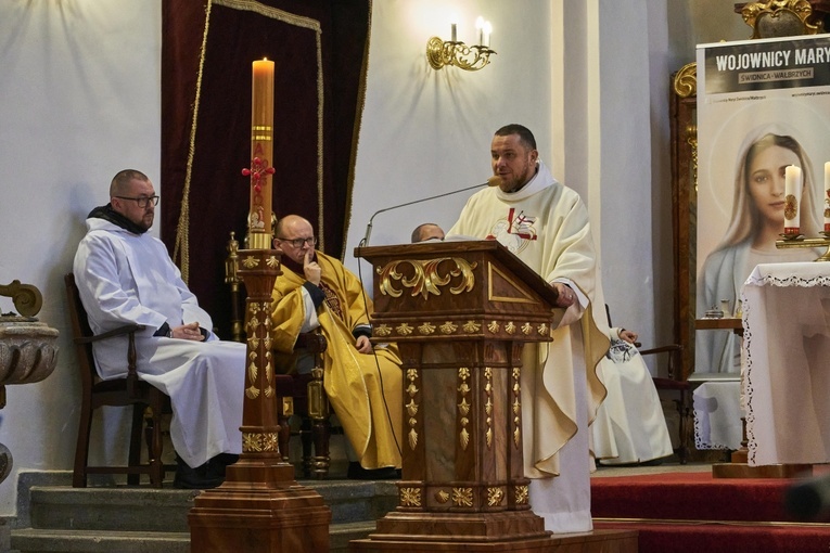 Świerki. Zawierzyli kapłanów Matce Bożej