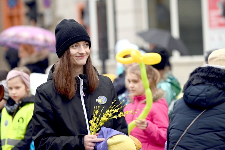 Żółty marsz żonkili z Pola Nadziei przeszedł przez Świdnicę