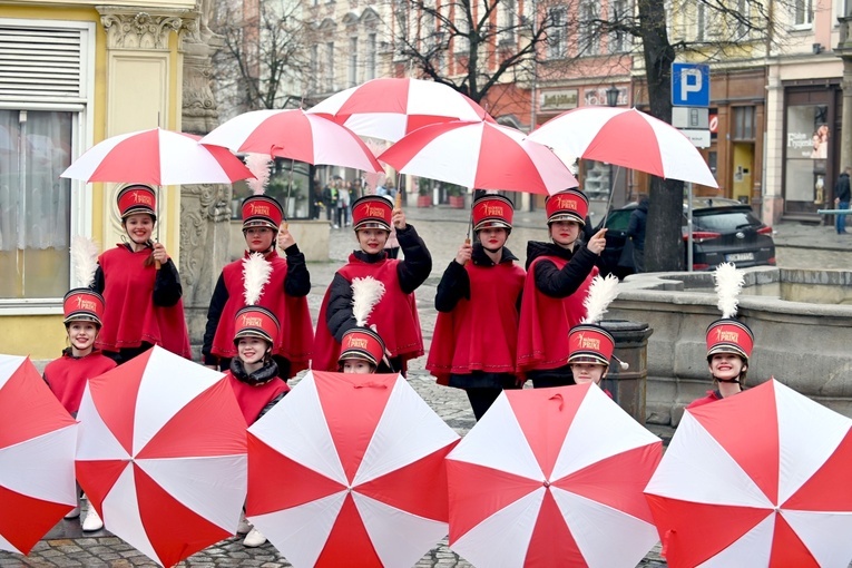 Żółty marsz żonkili z Pola Nadziei przeszedł przez Świdnicę