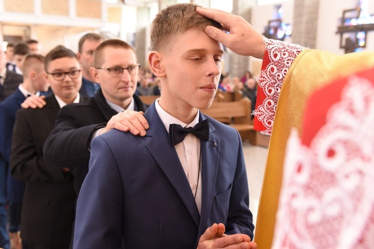 Bierzmowanie w Męcinie