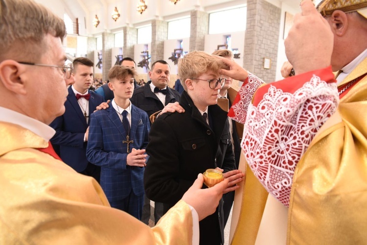 Bierzmowanie w Męcinie