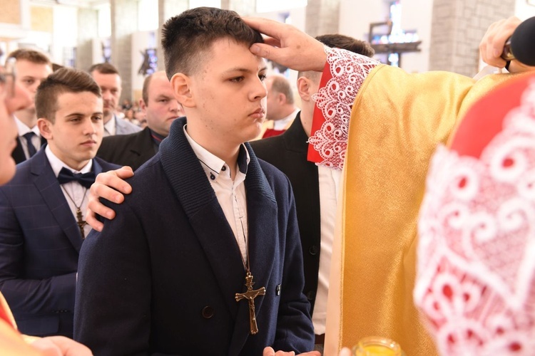 Bierzmowanie w Męcinie