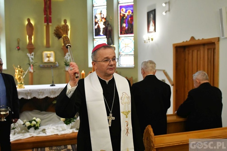 Modlitwa w odnowionym Domu Księży Emerytów w Zielonej Górze