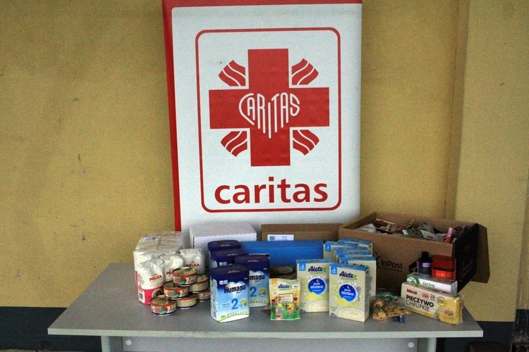 Załadunek transportu darów Caritas do Odessy