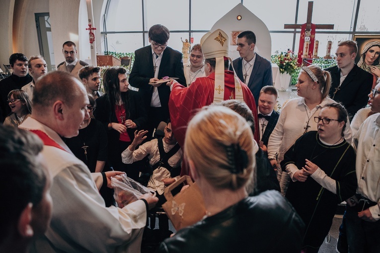 Bierzmowanie osób z niepełnosprawnością w Skierniewicach