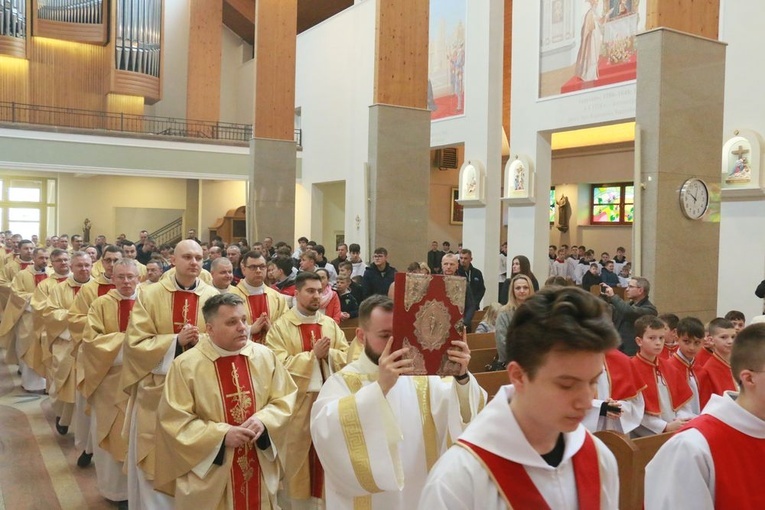 Ministranci i lektorzy u Matki Bożej