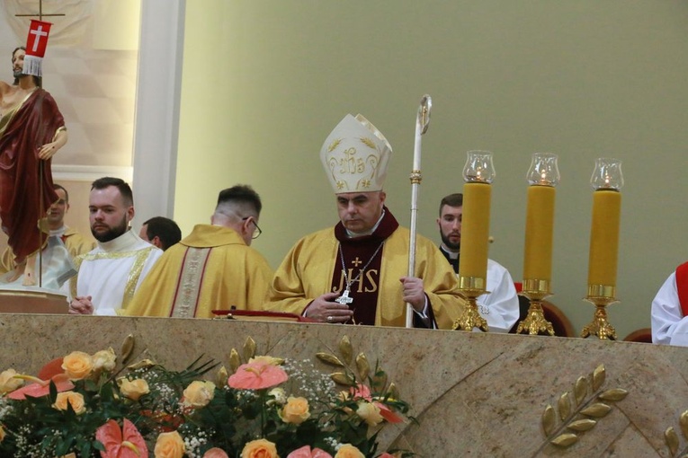 Ministranci i lektorzy u Matki Bożej