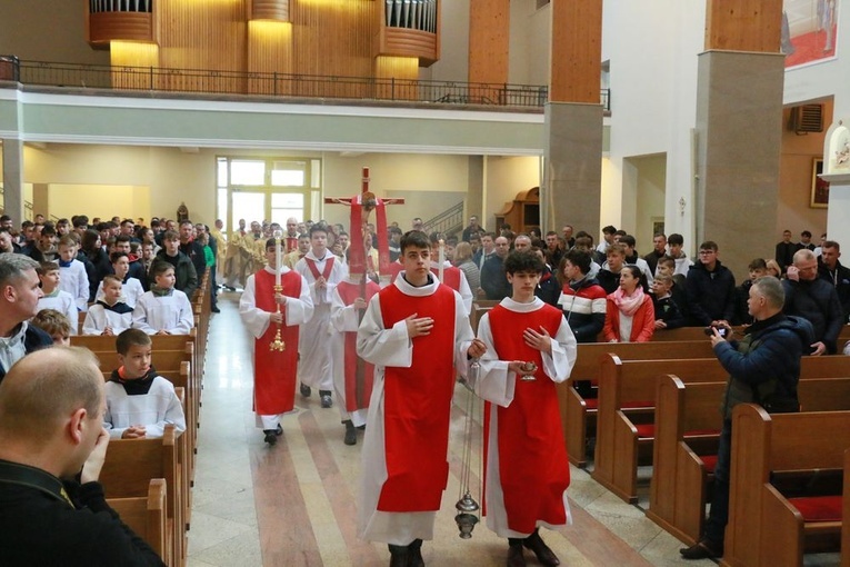 Ministranci i lektorzy u Matki Bożej