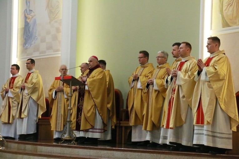 Ministranci i lektorzy u Matki Bożej