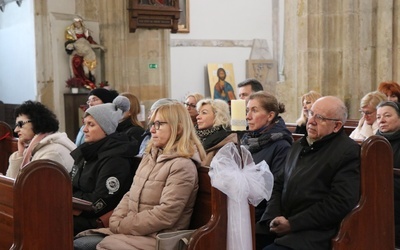 Katecheci w czasie Eucharystii.