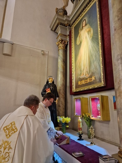 Odebranie i wprowadzenie relikwii św. Faustyny do kościoła św. Michała Archanioła w Bystrzycy Kłodzkiej