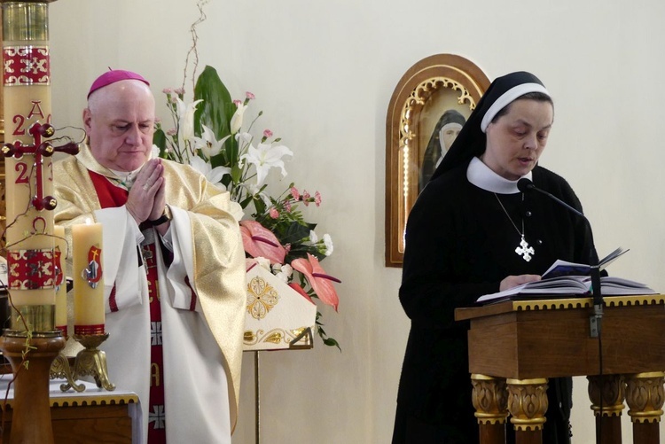 Bp Piotr Greger u kęckich sióstr zmartwychwstanek 2023