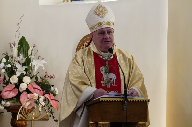 Bp Piotr Greger u kęckich sióstr zmartwychwstanek 2023