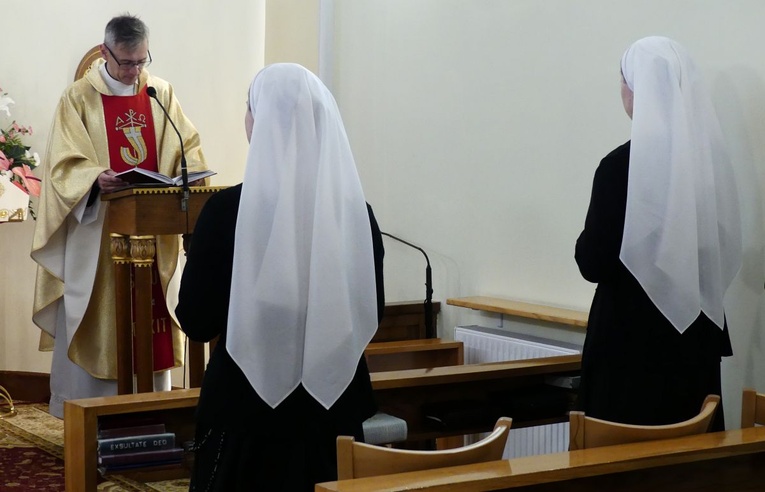 Bp Piotr Greger u kęckich sióstr zmartwychwstanek 2023