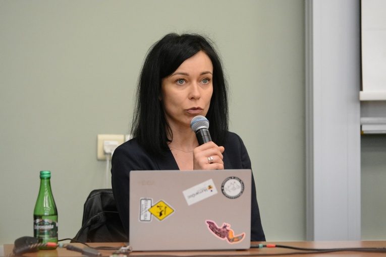 Konferencja pt. "Gdyby chciała to by odeszła"