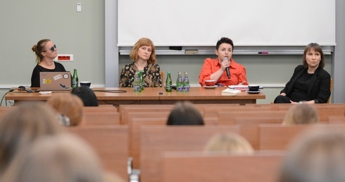 Konferencja pt. "Gdyby chciała to by odeszła"