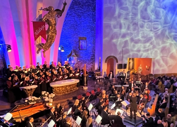Inauguracyjny koncert w bielskiej świątyni Jezusa Chrystysa Odkupiciela Człowieka.