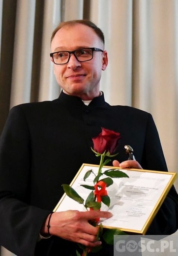 Statuetki "Człowiek Człowiekowi" wręczone