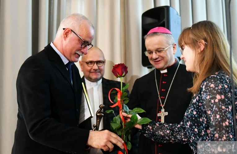 Statuetki "Człowiek Człowiekowi" wręczone