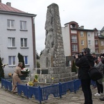 Przy pomniku Żydówki w Radomiu