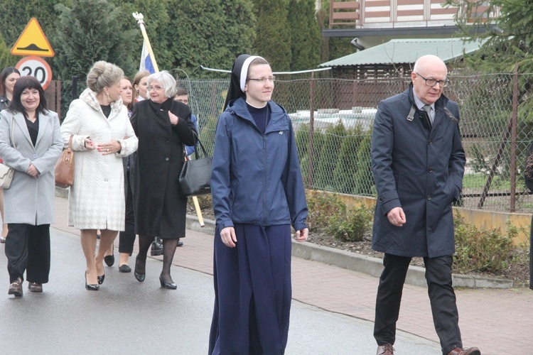 Nadanie patrona i poświęcenie sztandaru szkoły w Jodłówce-Wałkach