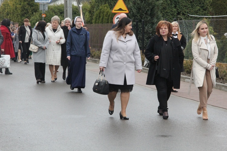 Nadanie patrona i poświęcenie sztandaru szkoły w Jodłówce-Wałkach