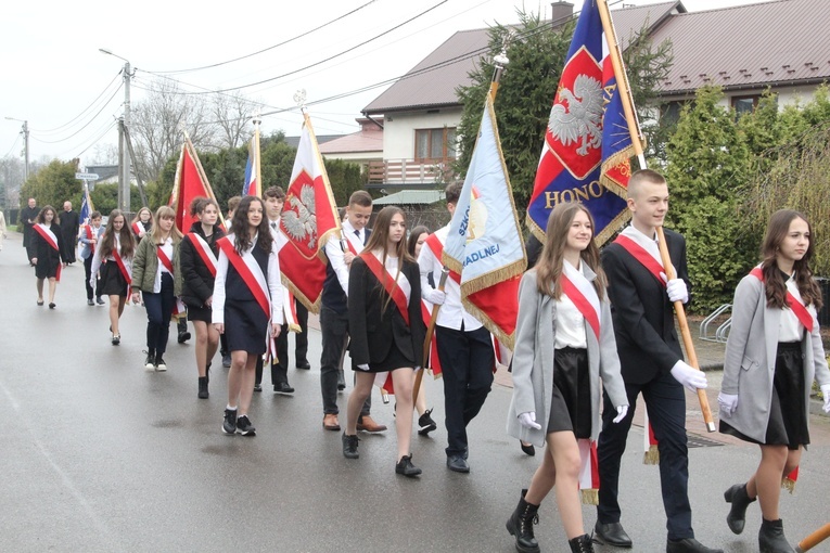 Nadanie patrona i poświęcenie sztandaru szkoły w Jodłówce-Wałkach